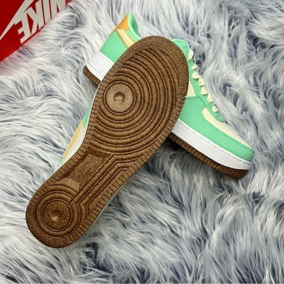 Nike Air Force 1 '07 LX - Picture 4 of 5